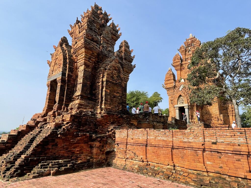 Po Klong Garai Cham Tower