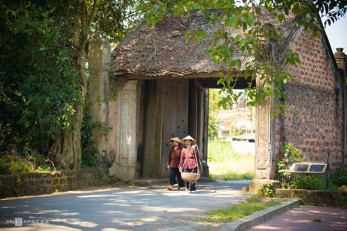 Duong Lam Ancient Village