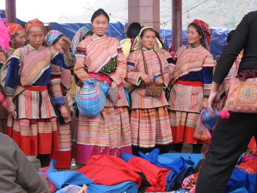 Can Cau Market near Bac Ha
