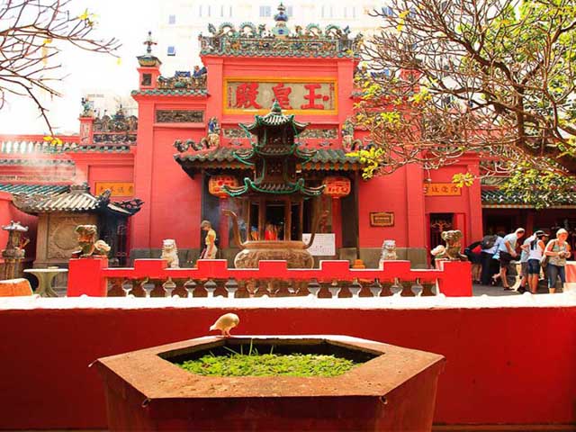 Ho-Chi-Minh-City-Day-Tour-By-Private-Car-3