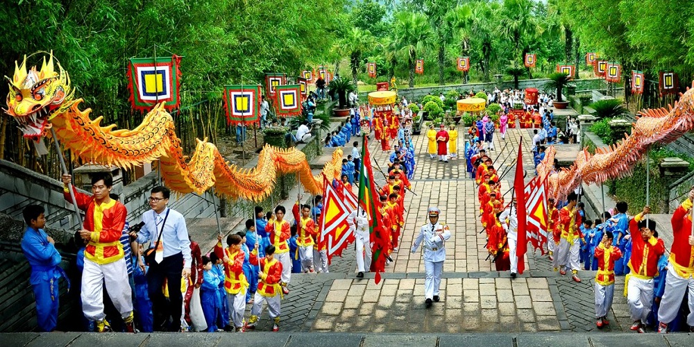 Hung Kings Festival Phu Tho – private car from Hanoi