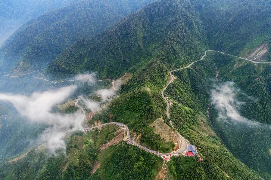 Khau Pha Pass on the Mu Cang Chai to Son La private car route