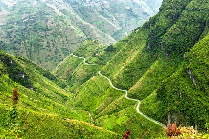 Ma Pi Leng Pass on the Hanoi to Ha Giang private car route