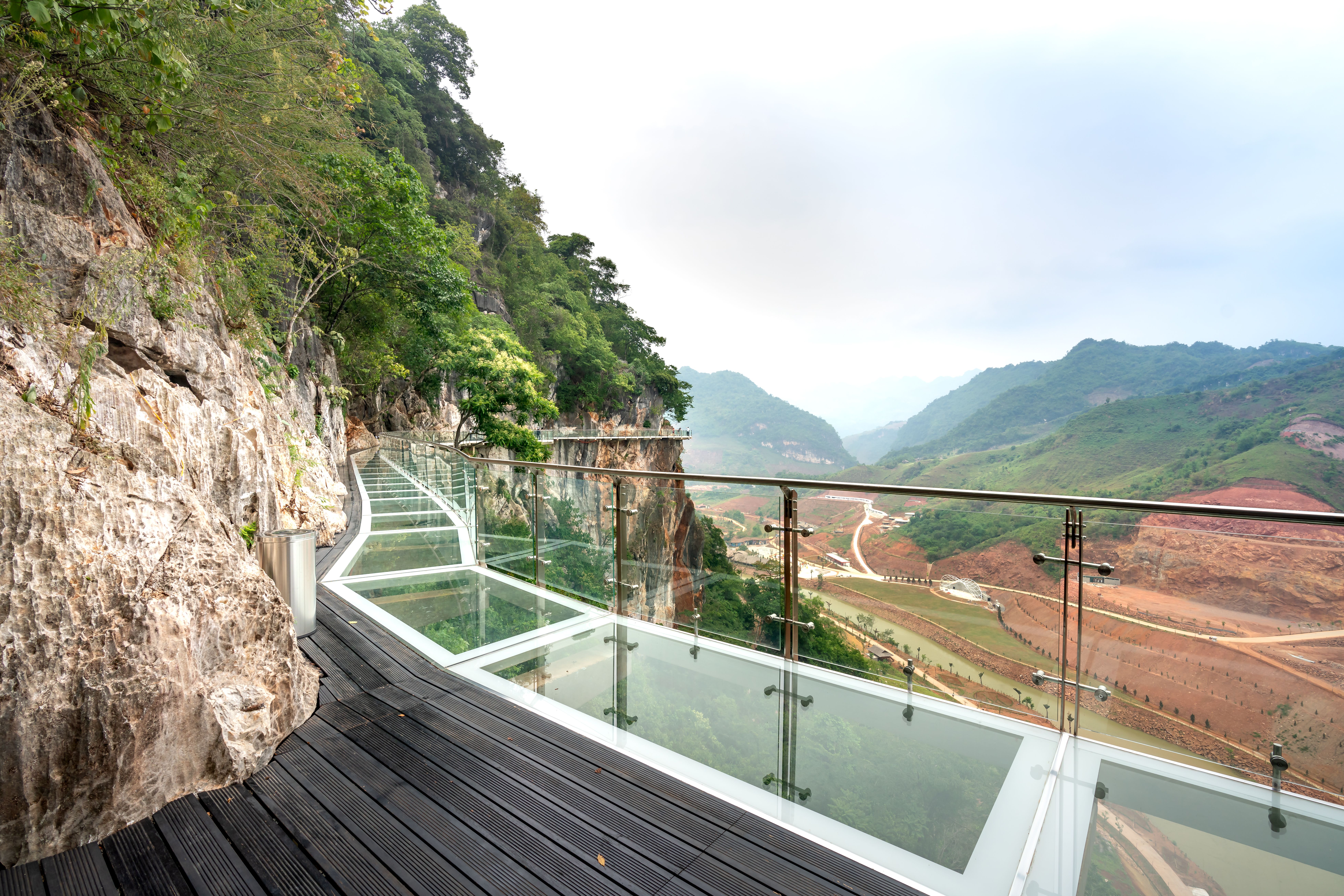 Bach Long Glass Bridge