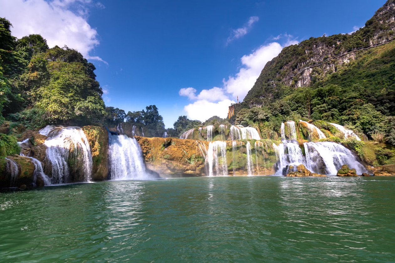 Ban Gioc Waterfall in Cao Bang, the highlight at the end of the Pu Luong to Cao Bang private car transfer