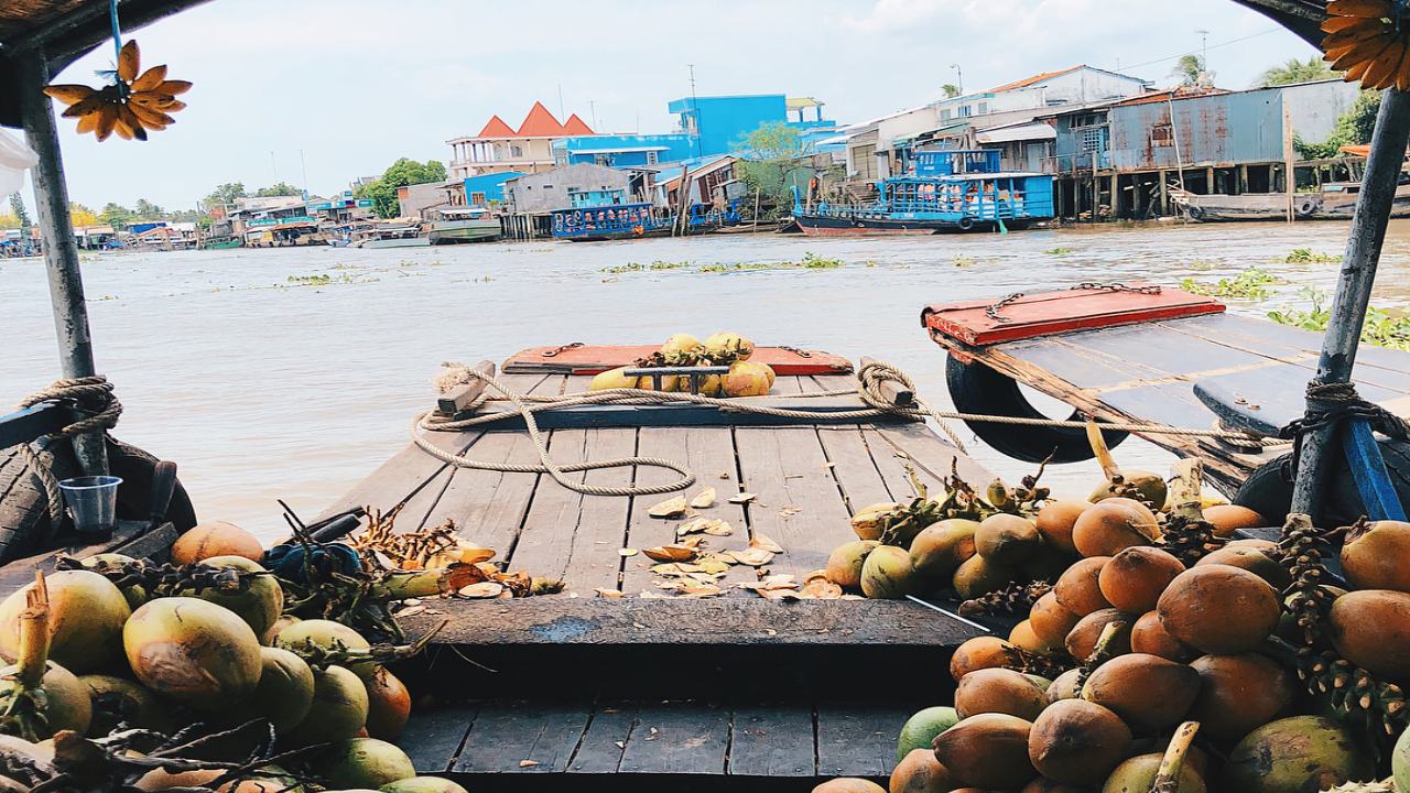 Private car transfer from Vinh Long to Cai Be