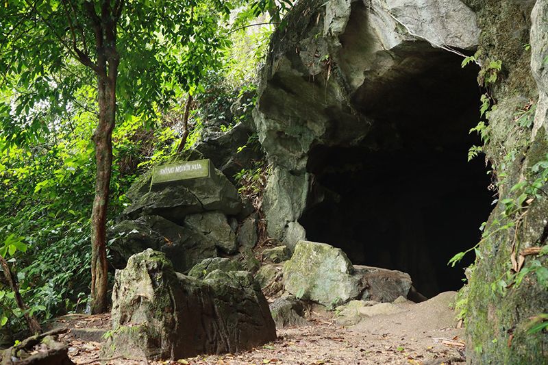 Cave of Prehistoric Man Cuc Phuong