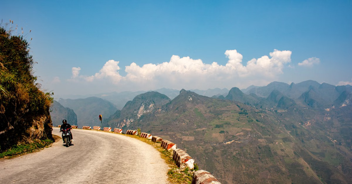 Ma Pi Leng mountain pass in Ha Giang on the Pu Luong to Ha Giang private car route