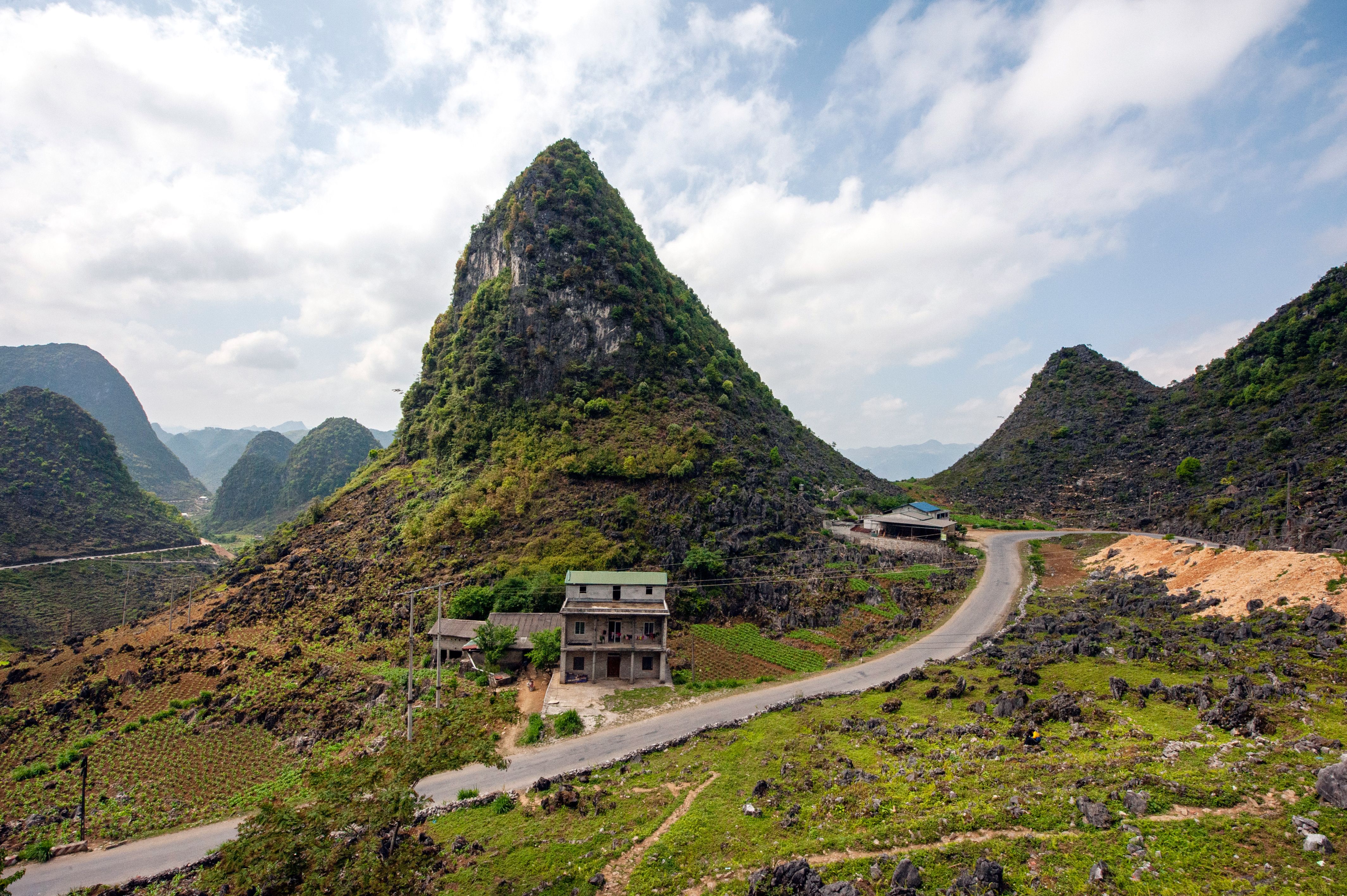 Private Car Ha Giang to Yen Tu