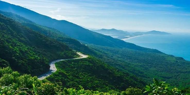 Mountain road to Na Meo