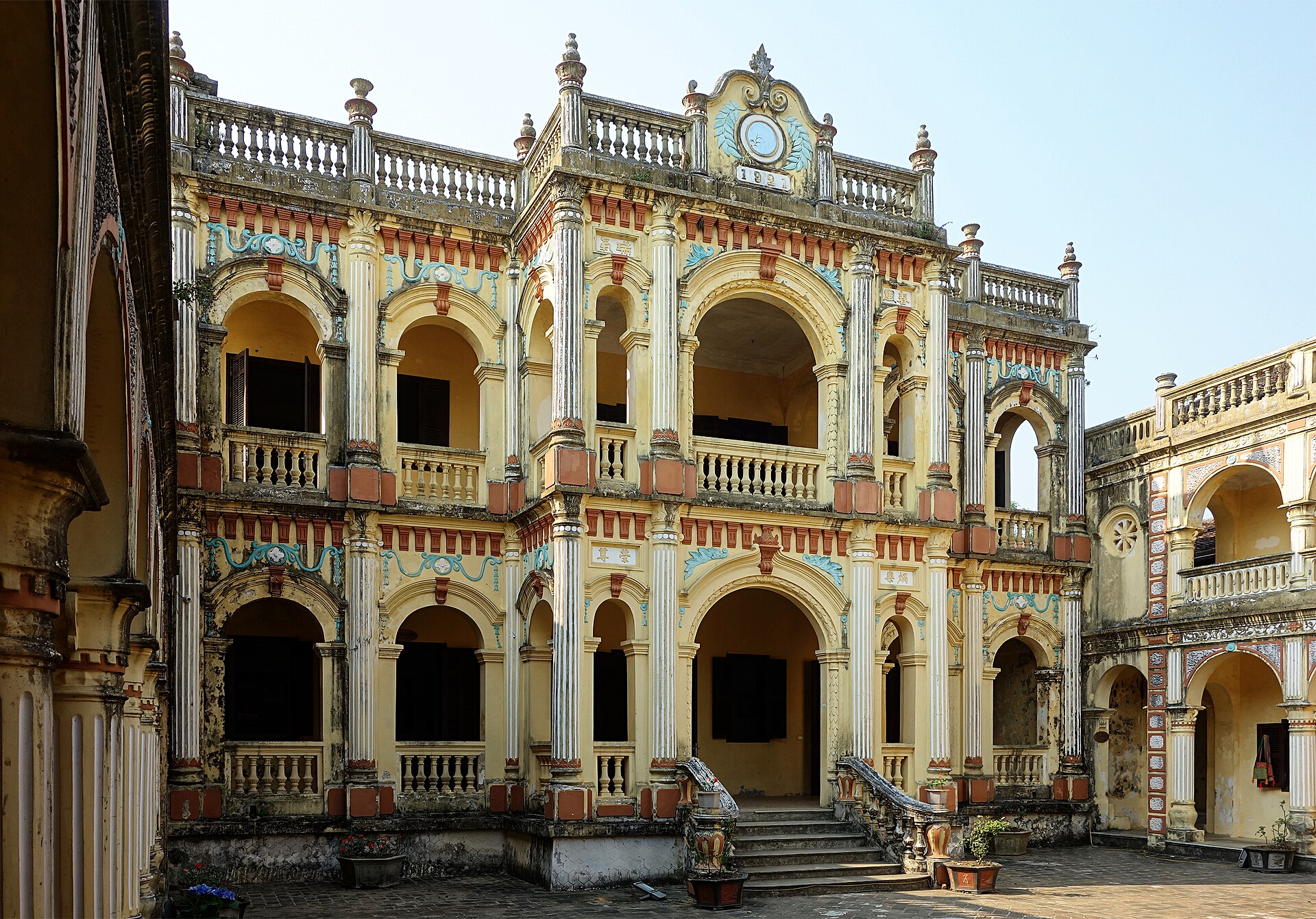 Hoang A Tuong Palace - Mui Ne Private Car