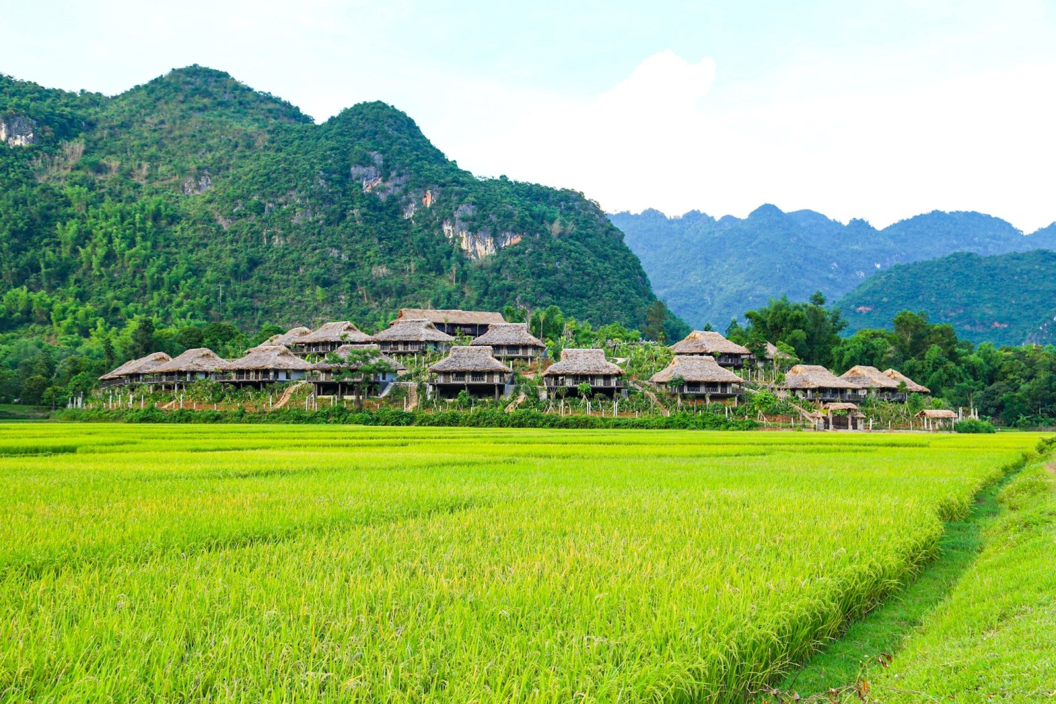 Scenic private car drive from Mai Chau to Cao Bang