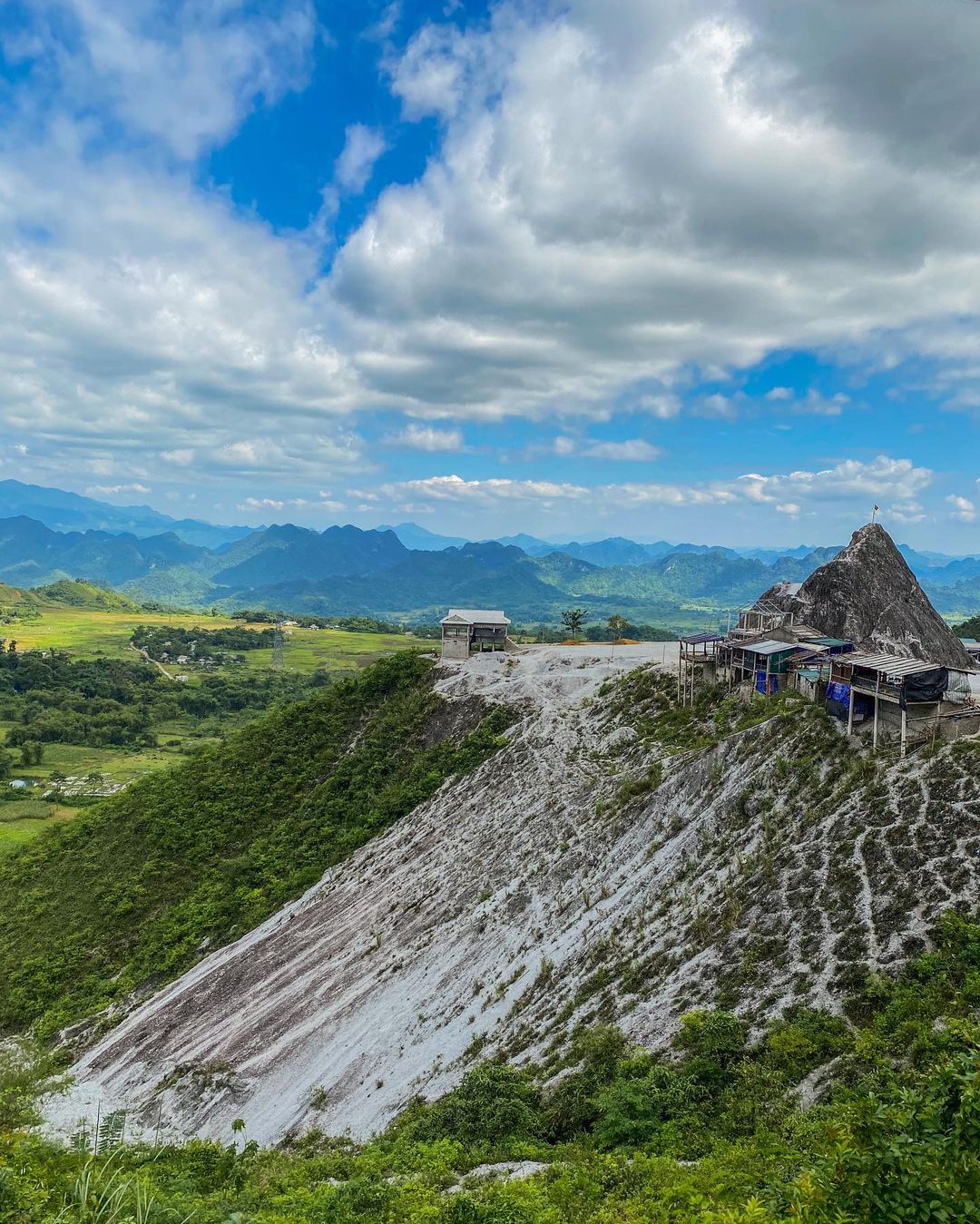 Private car long distance drive from Mai Chau to Da Nang