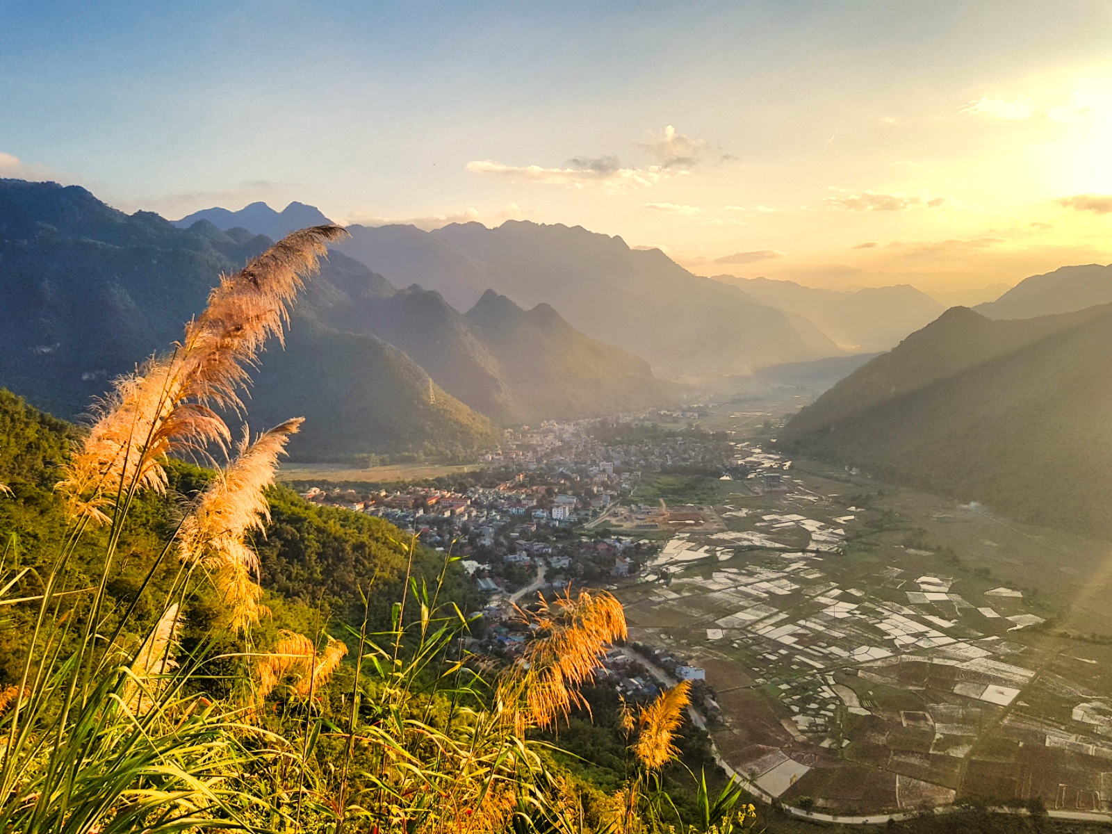 Private car mountain transfer from Mai Chau to Mu Cang Chai