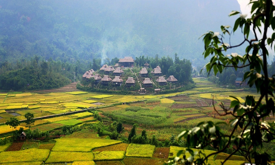 Scenic private car highway drive from Mai Chau to Phong Nha