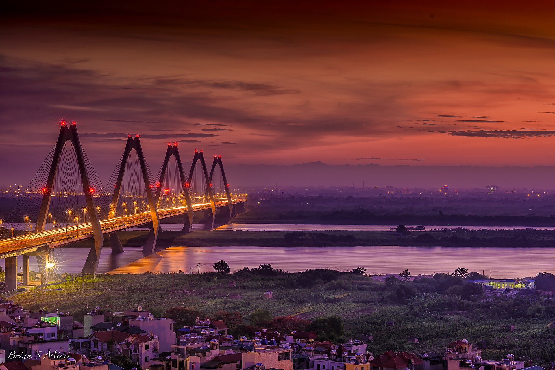 Nhat Tan Bridge over the Red River on the Hanoi to Noi Bai Airport private car route