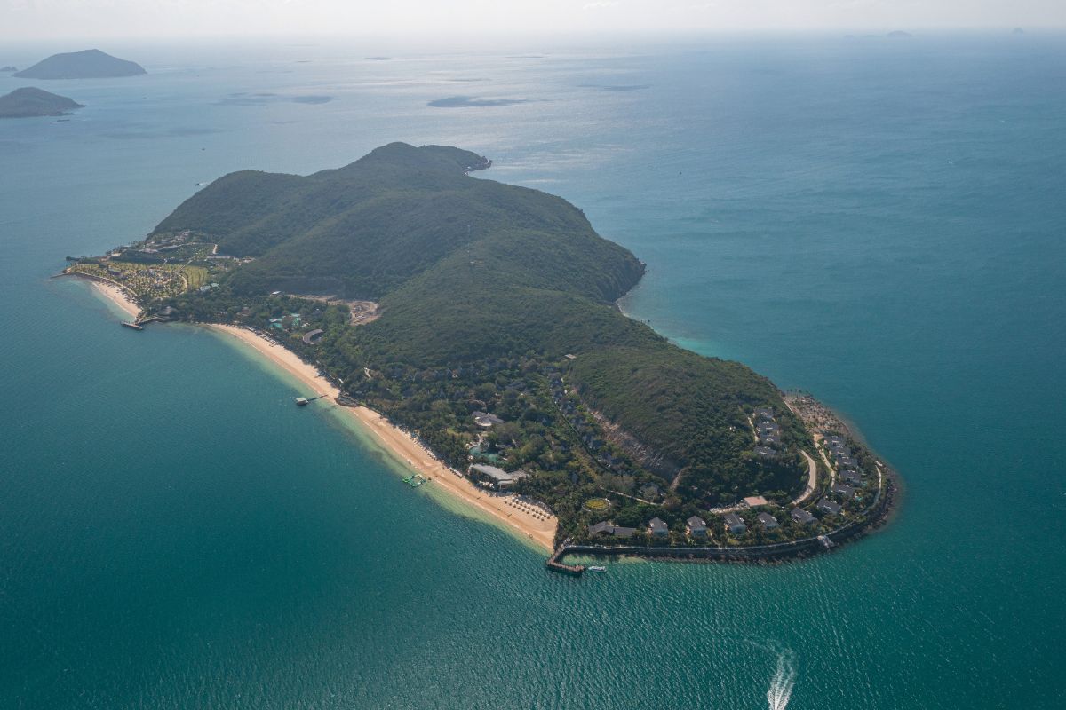 Direct hotel drop-off in Nha Trang city or beach resort