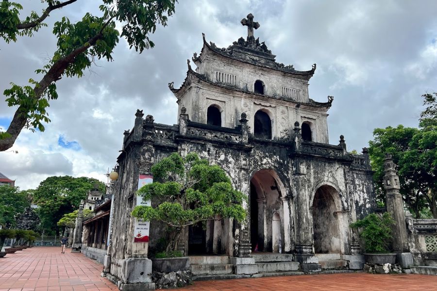 Phat Diem stone cathedral near Ninh Binh – stop on the Hanoi to Thanh Hoa private car route
