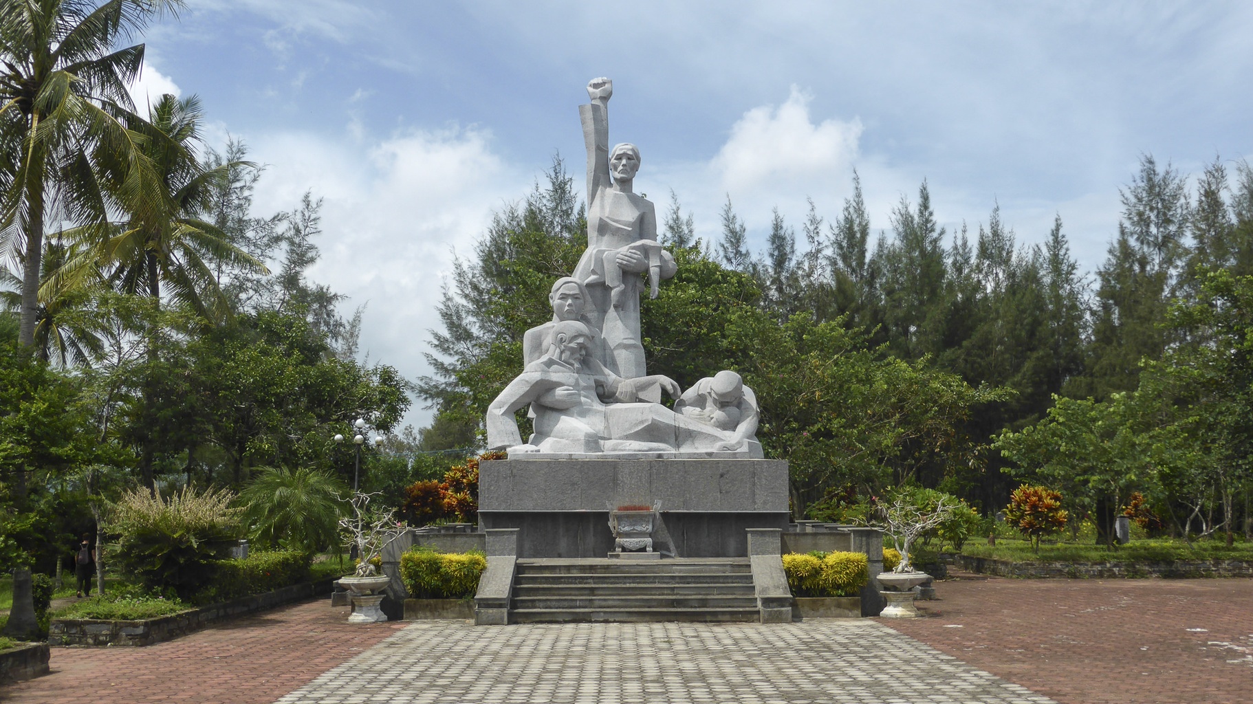 Son My Memorial Site near Quang Ngai – stop on the Hoi An to Quang Ngai private car route