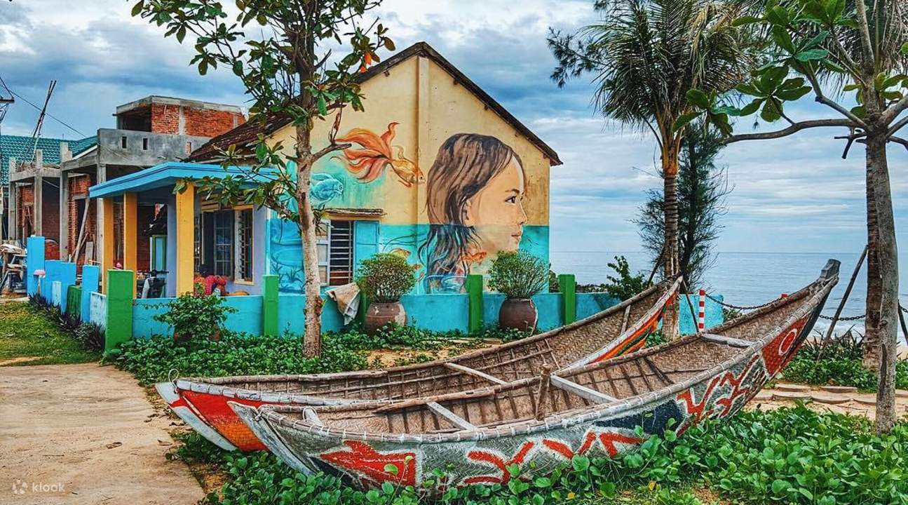 Tam Thanh mural village near Tam Ky – stop on the Hoi An to Dung Quat private car route