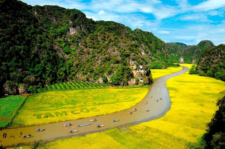 Comfortable vehicle interior for Tam Coc transfer
