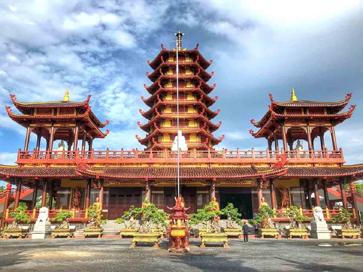 Private car transfer from Vinh Long to Tay Ninh