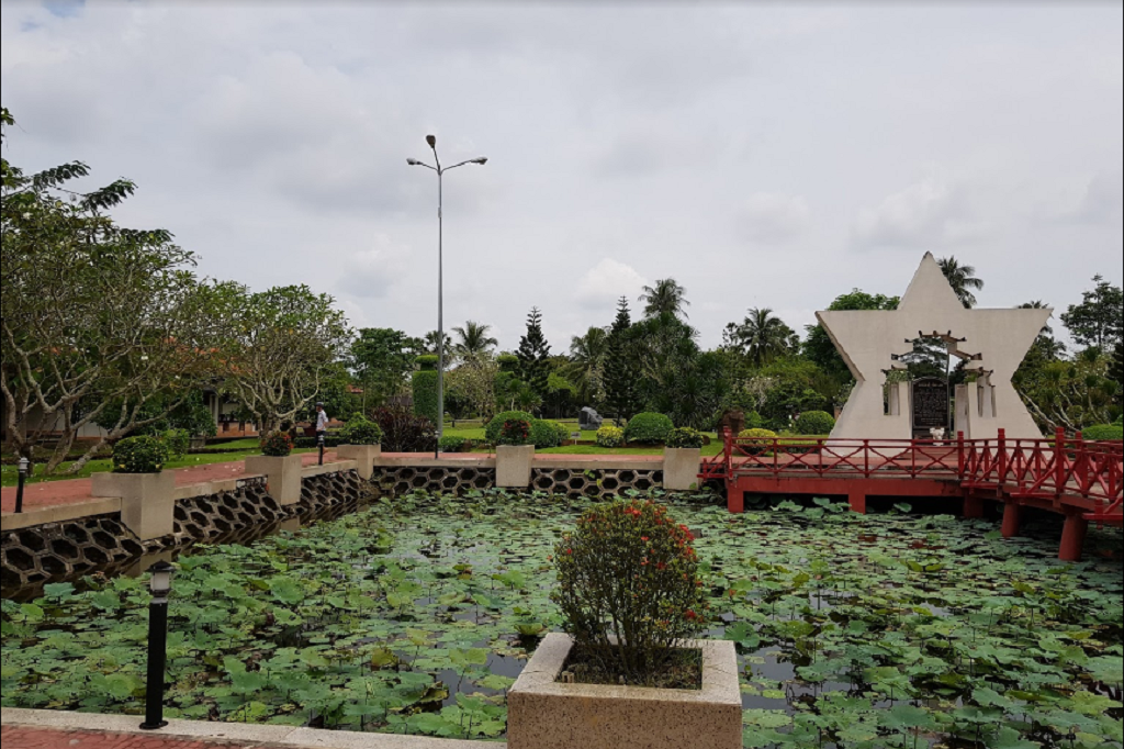 Private car transfer from Vinh Long to Tran De Port